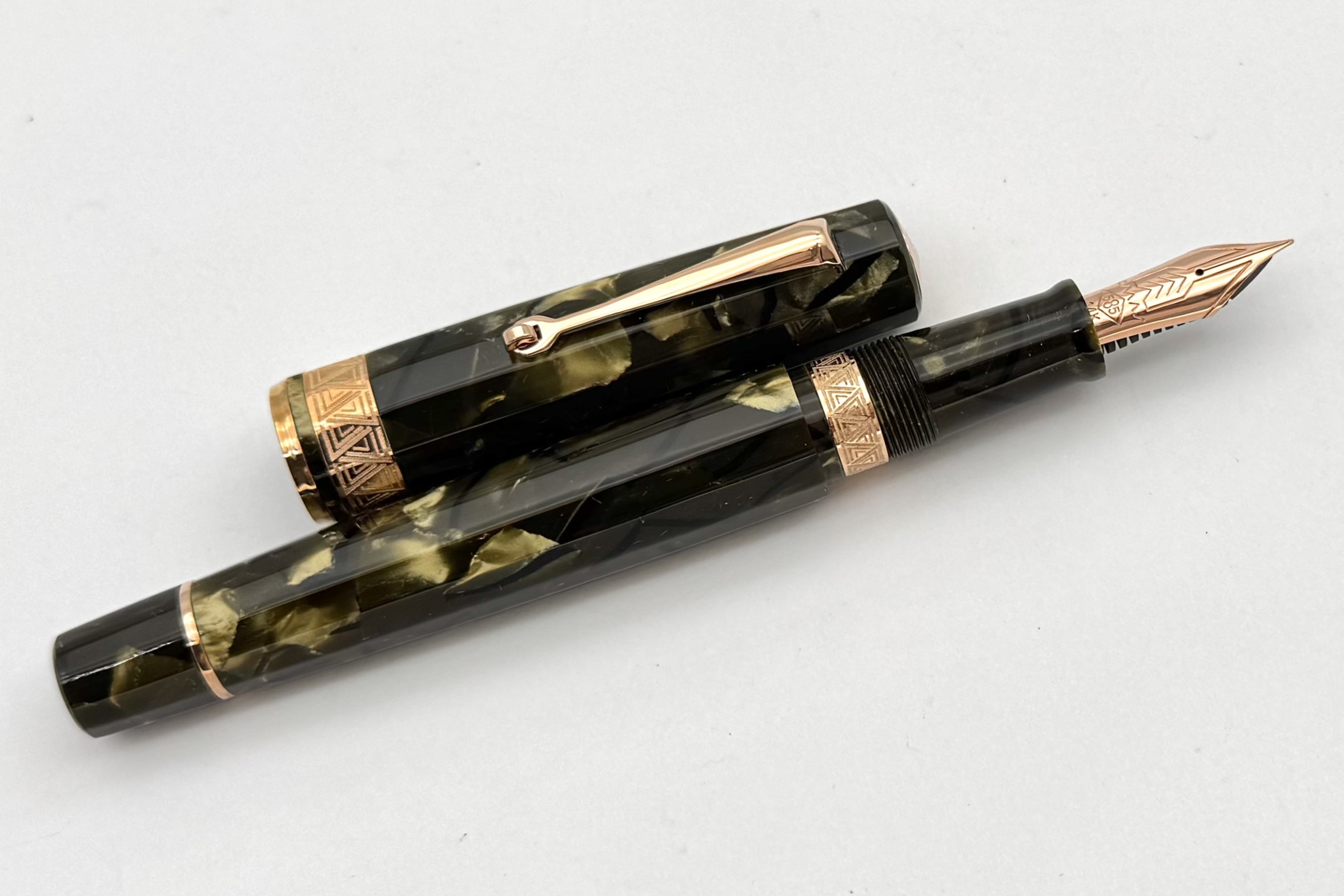 OMASParagonFountainPeninSaftGreenwithRoseGoldTrim_E